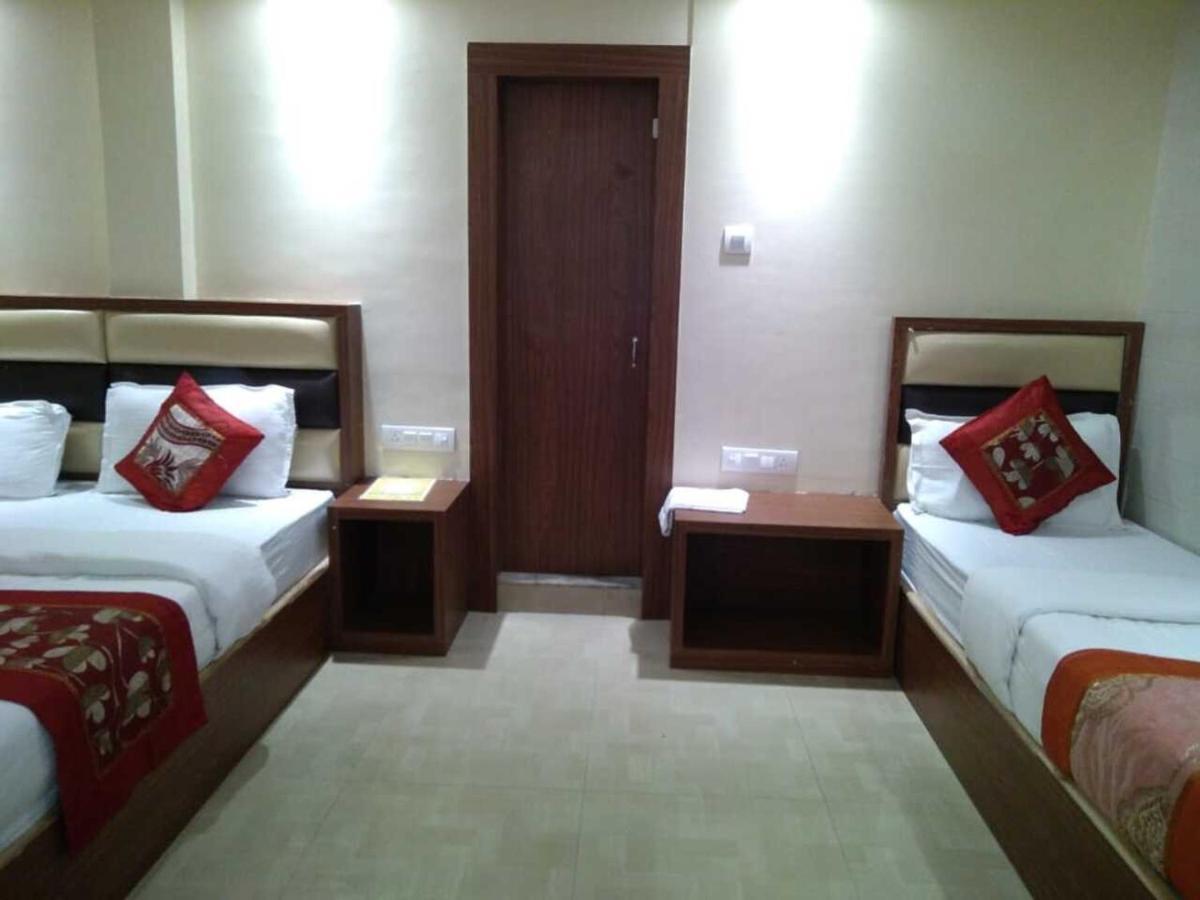 Rk Hotel-Near Grant Road Railway Station มุมไบ ภายนอก รูปภาพ