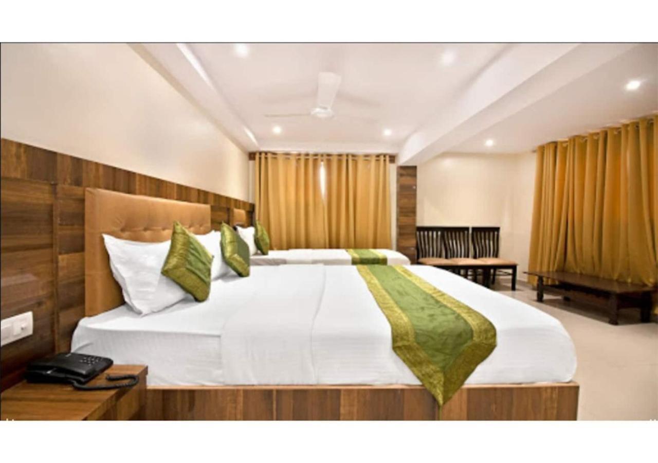 Rk Hotel-Near Grant Road Railway Station มุมไบ ภายนอก รูปภาพ