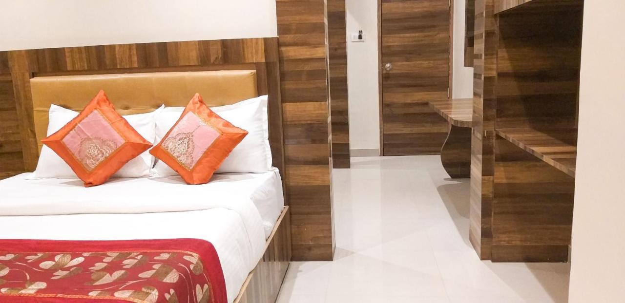 Rk Hotel-Near Grant Road Railway Station มุมไบ ภายนอก รูปภาพ