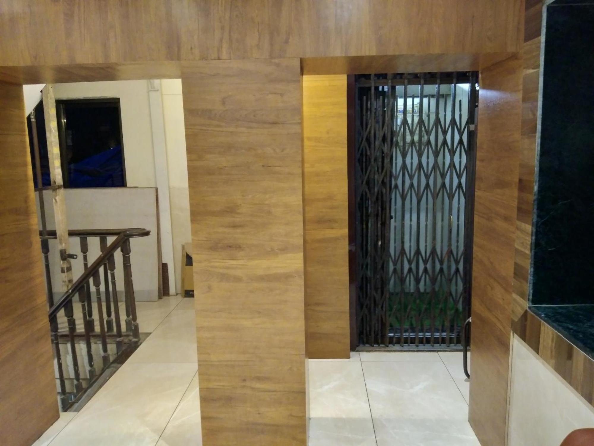 Rk Hotel-Near Grant Road Railway Station มุมไบ ภายนอก รูปภาพ